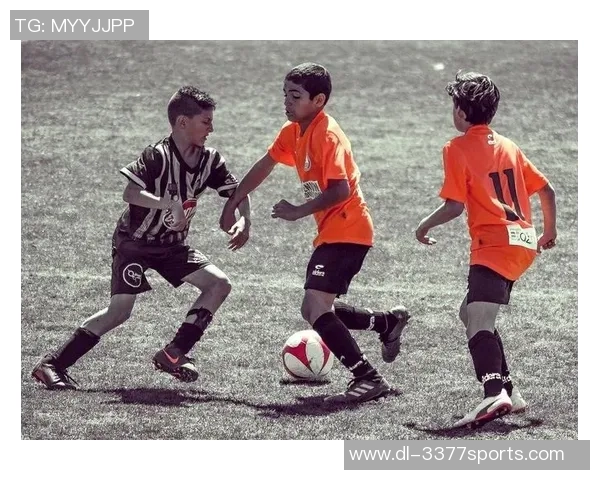 掌握足球长传技巧提升比赛表现的实用指南与训练方法 掌握足球长传技巧提升比赛表现的实用指南与训练方法